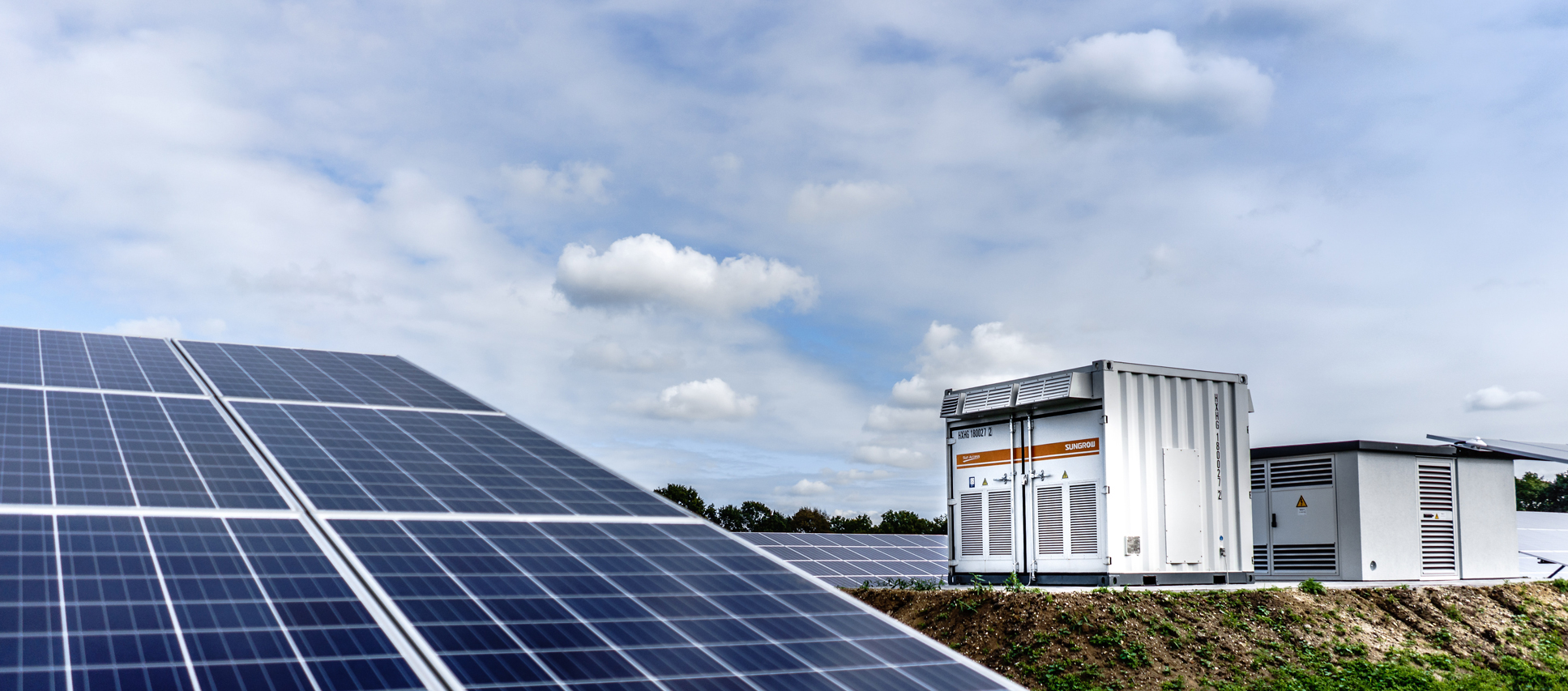 Battery unit storing green energy from near solar panels